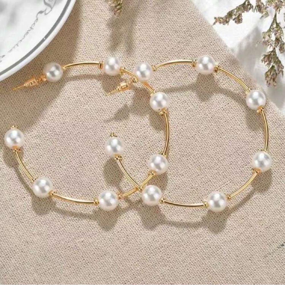 Pearl (faux) statement earrings
